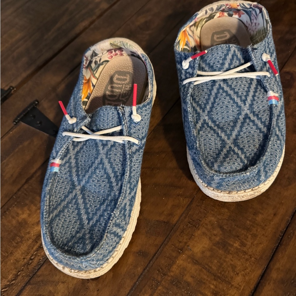 Hey Dude Women’s Boho Blue Patterned Slip-On Shoes, size 8- Like New! - Picture 3 of 7